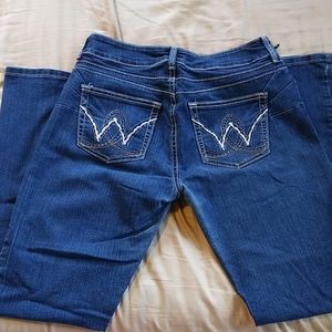Curvy Wrangler jeans